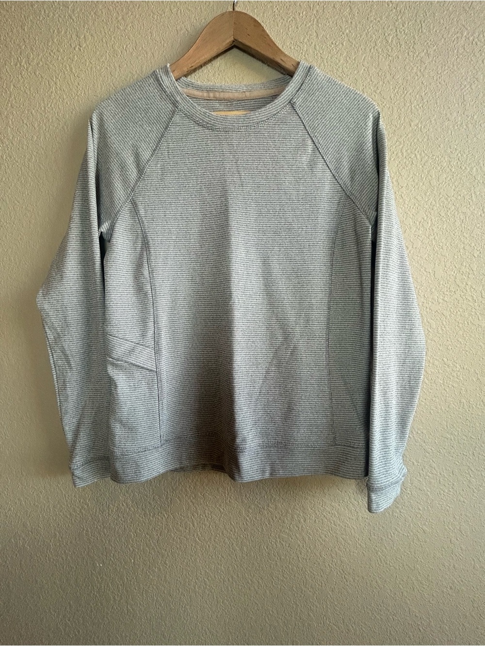 Avalanche Women’s S Gray Striped Crew Neck Raglan Long Sleeve Hiking Camping